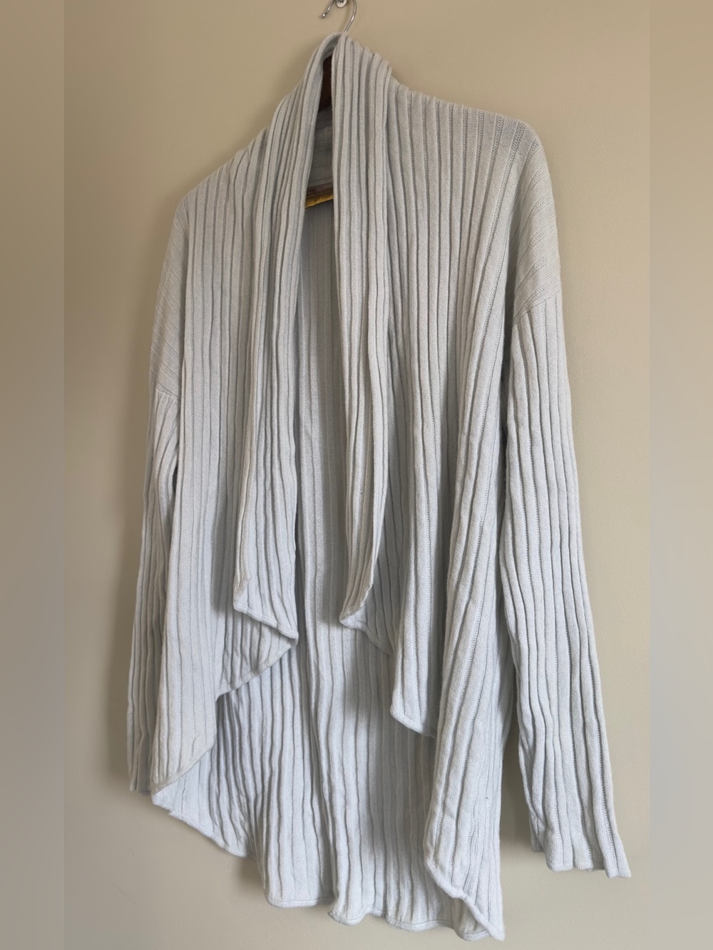 St. John 100% Cashmere Knit Shawl Collar Cardigan in Soft Mint